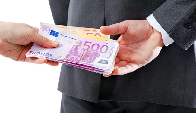 اولویت مقامات حکومتی در امر مبارزه با فساد 